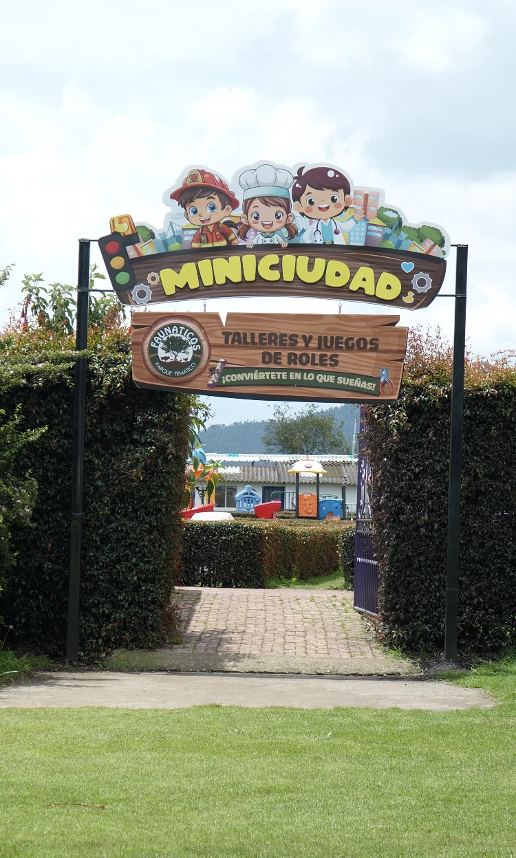 Entrada de Miniciudad: talleres y juegos de roles